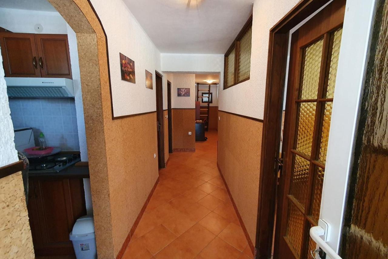 Apartment Mirella For 6 Persons Located In Central Istria Gradinje Exterior photo
