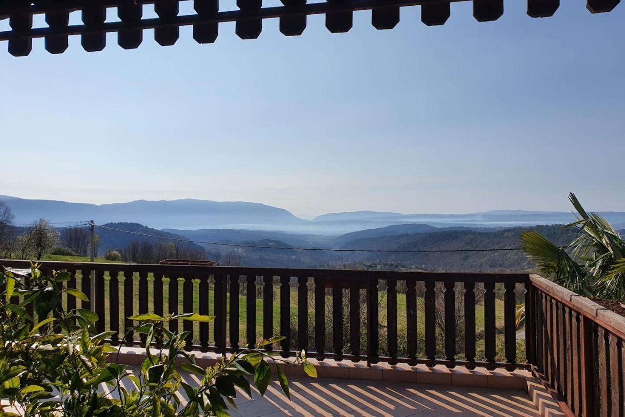 Apartment Mirella For 6 Persons Located In Central Istria Gradinje Exterior photo