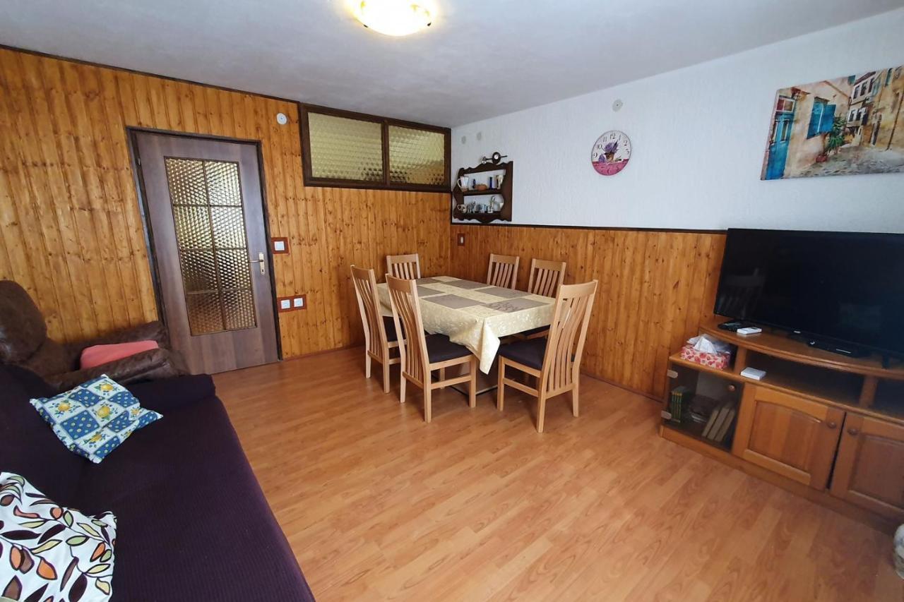 Apartment Mirella For 6 Persons Located In Central Istria Gradinje Exterior photo