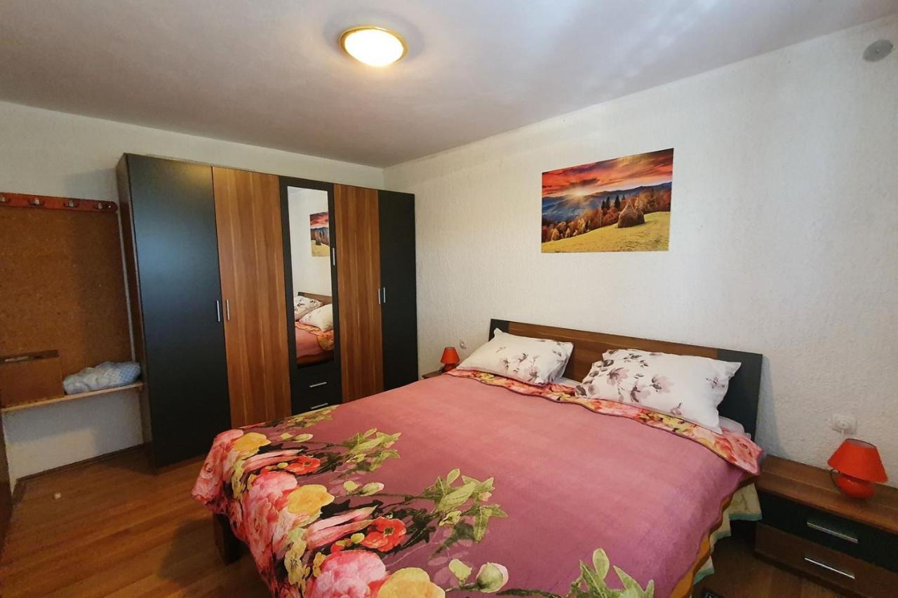 Apartment Mirella For 6 Persons Located In Central Istria Gradinje Exterior photo
