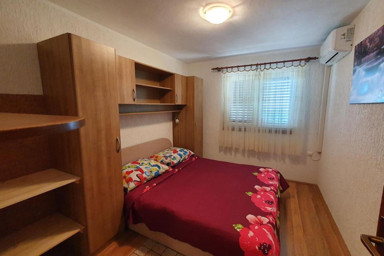 Apartment Mirella For 6 Persons Located In Central Istria Gradinje Exterior photo