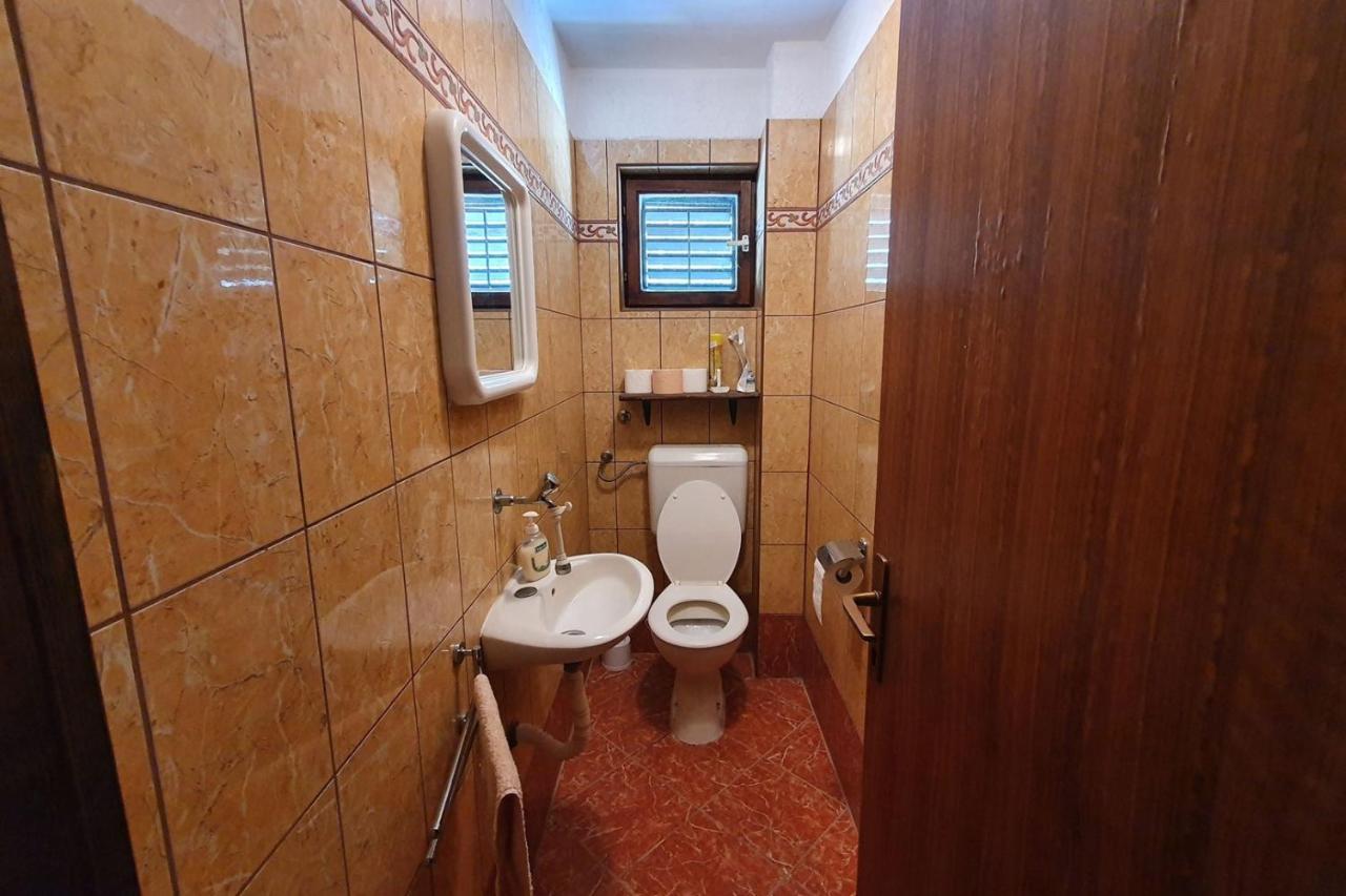 Apartment Mirella For 6 Persons Located In Central Istria Gradinje Exterior photo