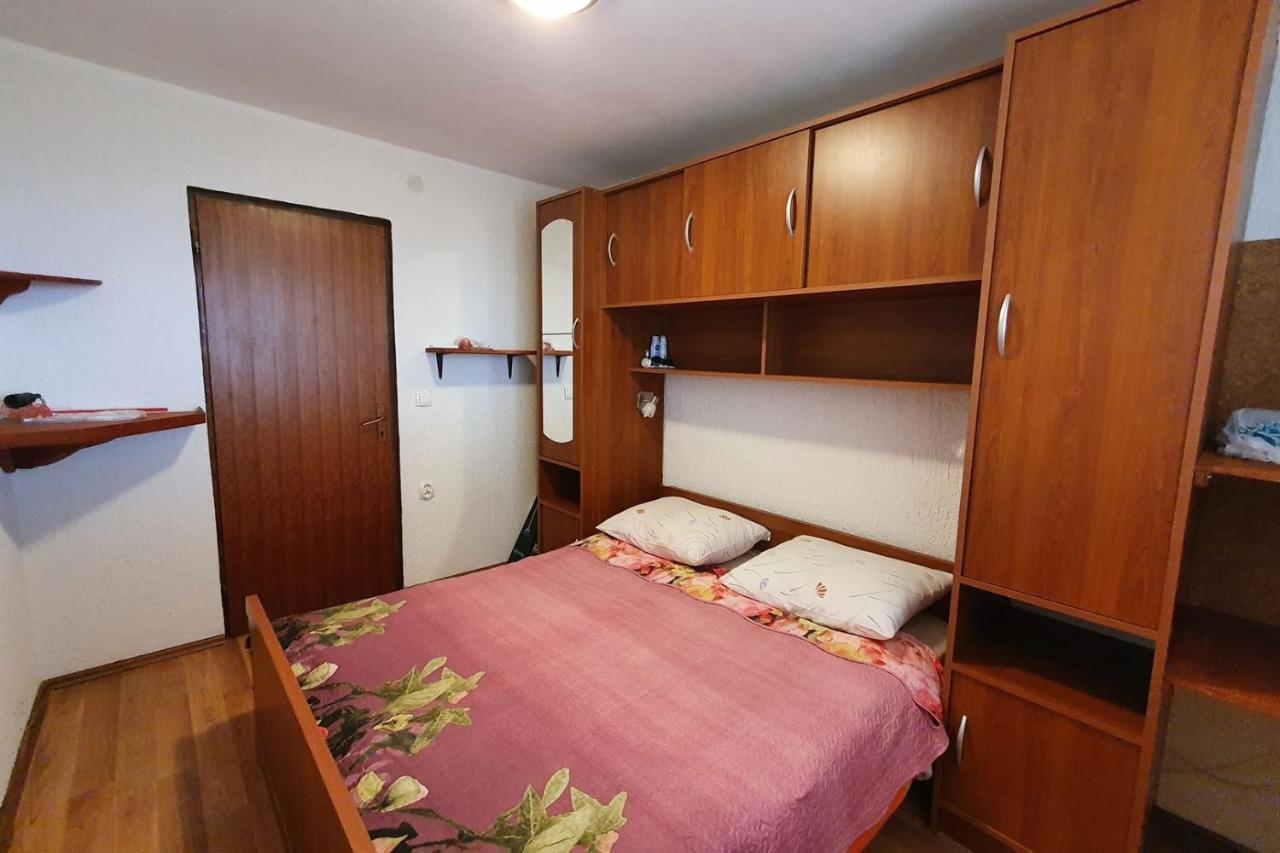 Apartment Mirella For 6 Persons Located In Central Istria Gradinje Exterior photo