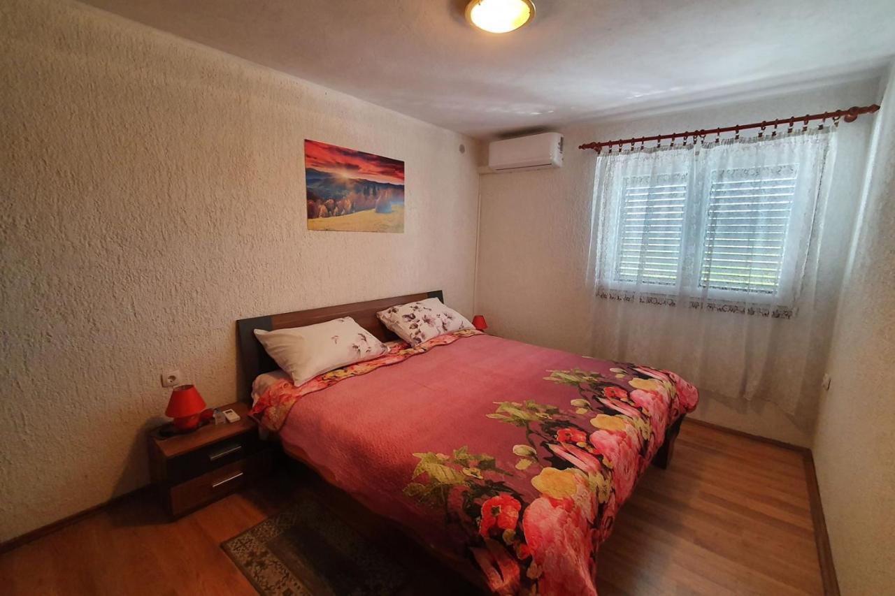 Apartment Mirella For 6 Persons Located In Central Istria Gradinje Exterior photo