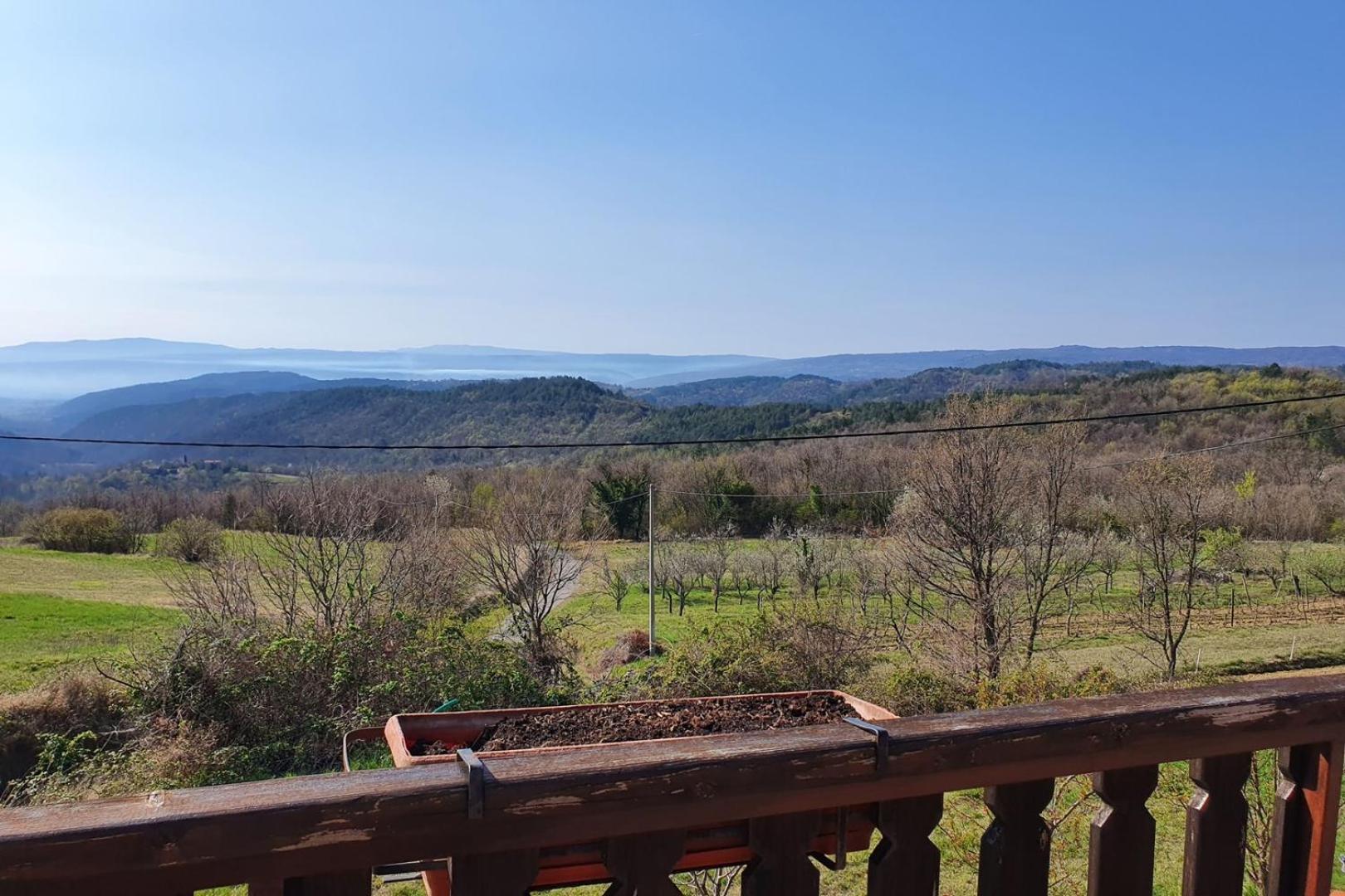 Apartment Mirella For 6 Persons Located In Central Istria Gradinje Exterior photo